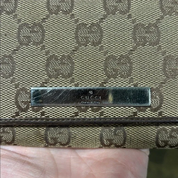 ✨ REHAB OPPORTUNITY!✨ Gucci Beige and Brown Monogram Wallet - Picture 4 of 17